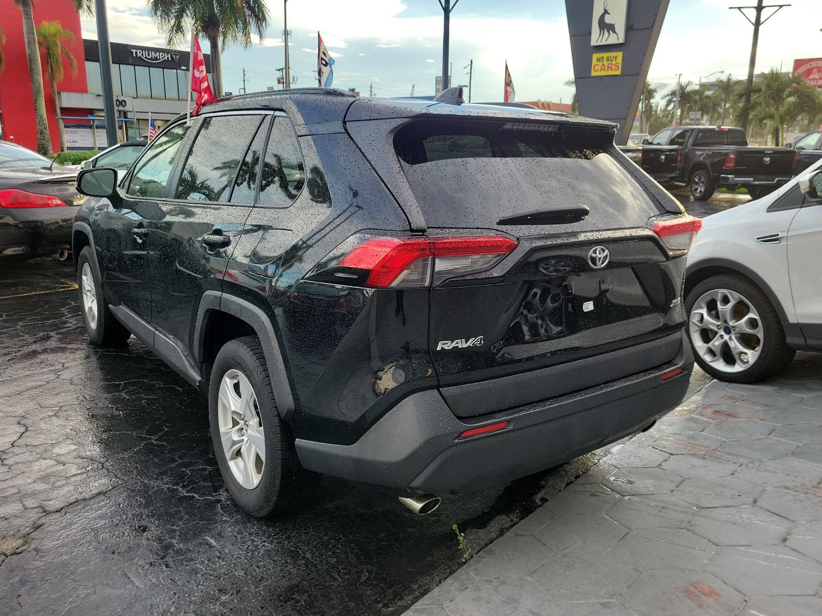 Used 2019 Toyota RAV4 XLE w/ Convenience Package FWD image 6