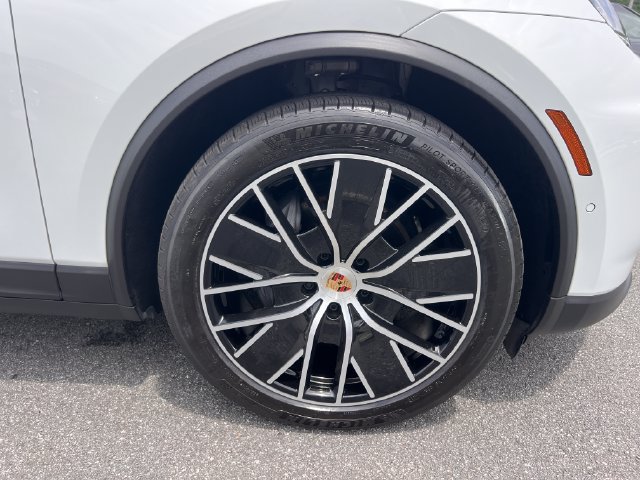 Used 2025 Porsche Macan Electric w/ Premium Package RWD image 39