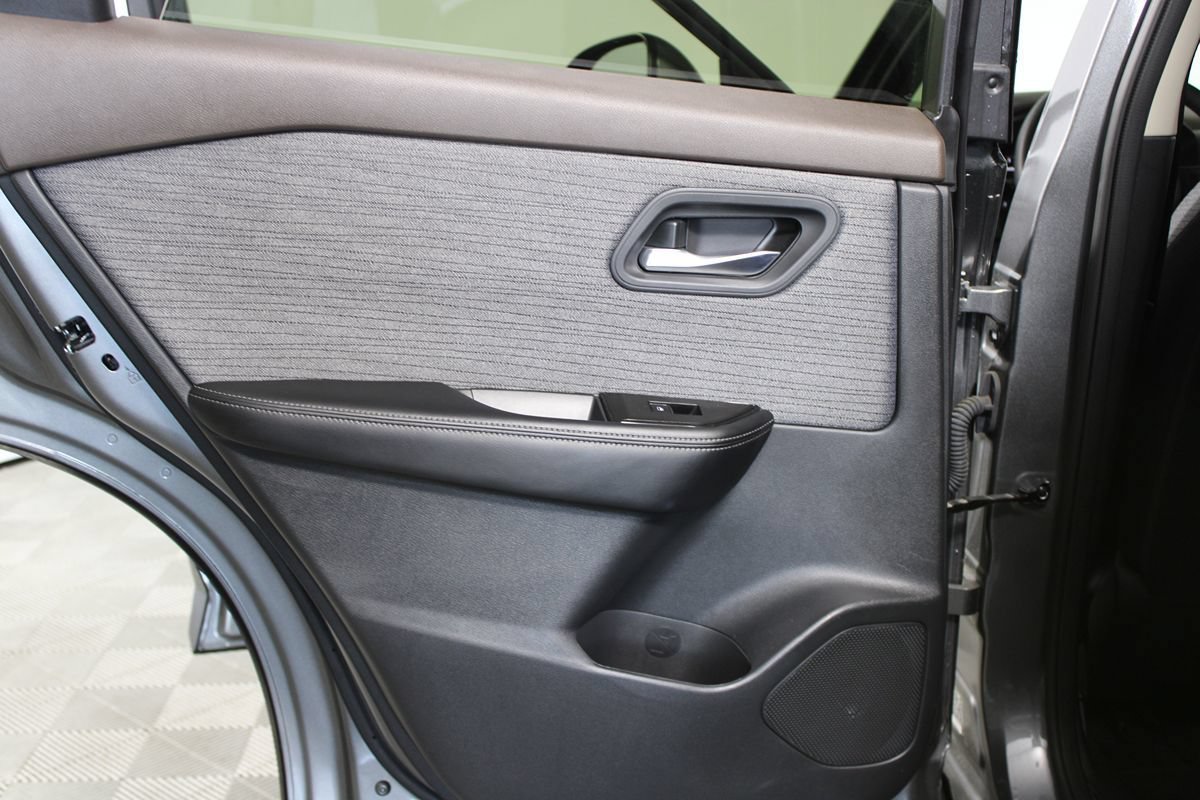 Used 2023 Nissan Rogue SV FWD image 21