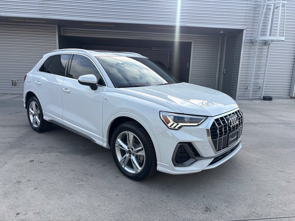 Certified 2024 Audi Q3 2.0T Premium w/ Convenience Package AWD/4WD image 3