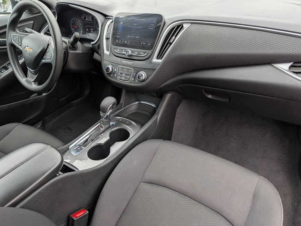 Used 2025 Chevrolet Malibu LT image 31