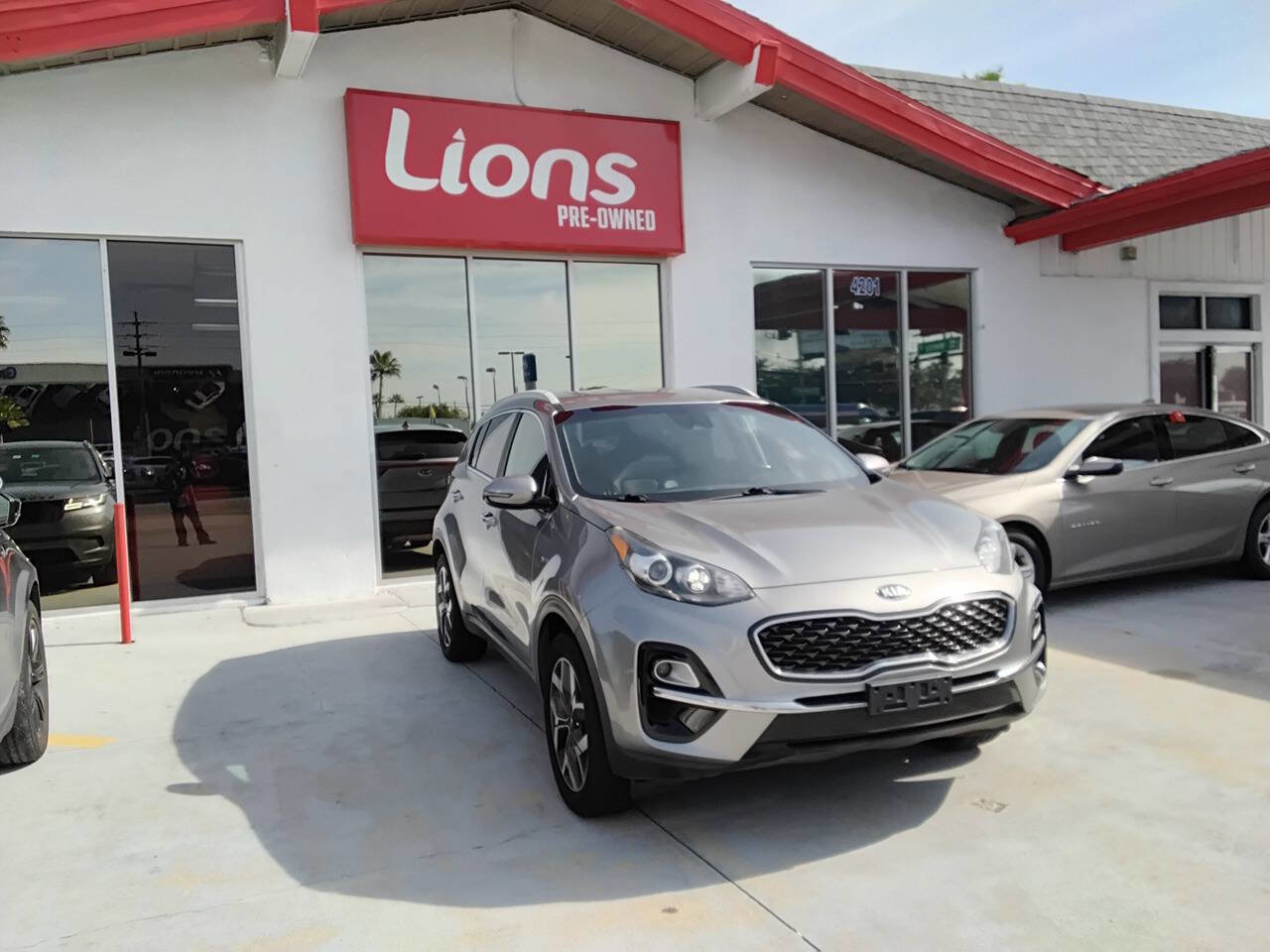 Used 2020 Kia Sportage EX image 2