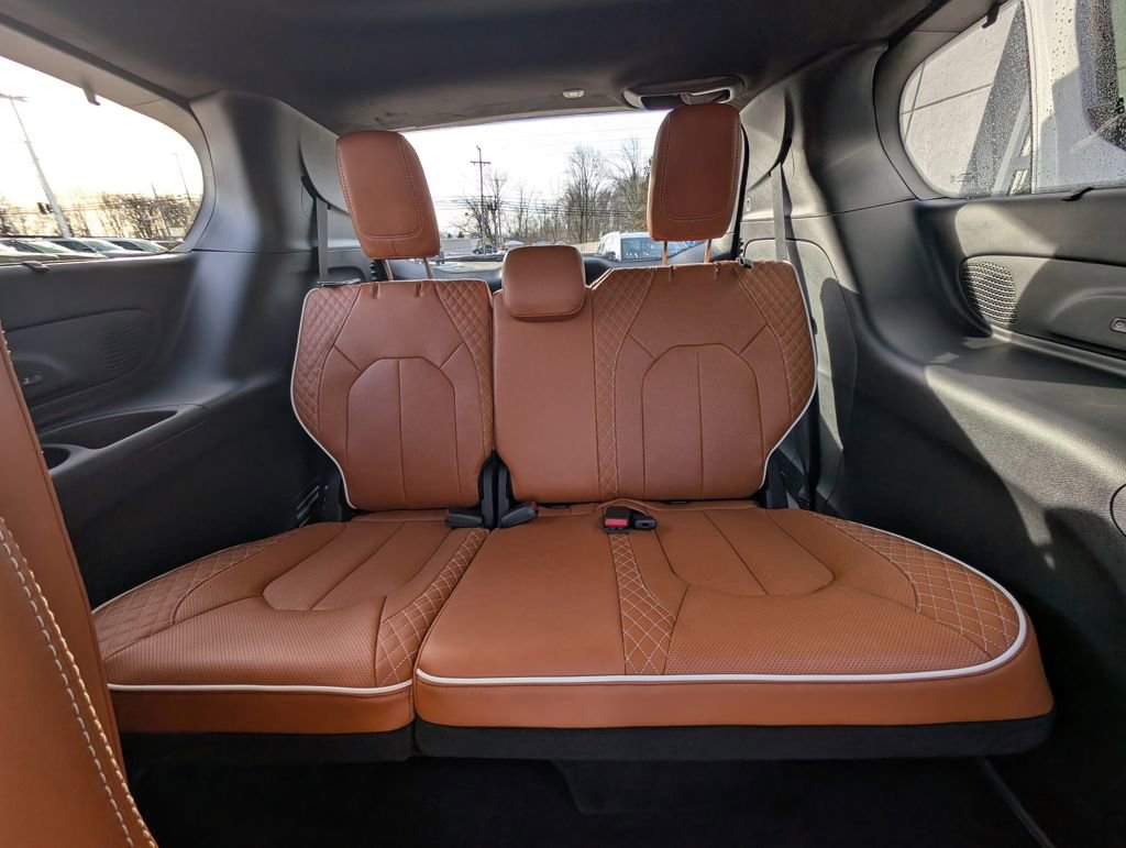 New 2026 Chrysler Pacifica Pinnacle w/ Trailer Tow Group image 19