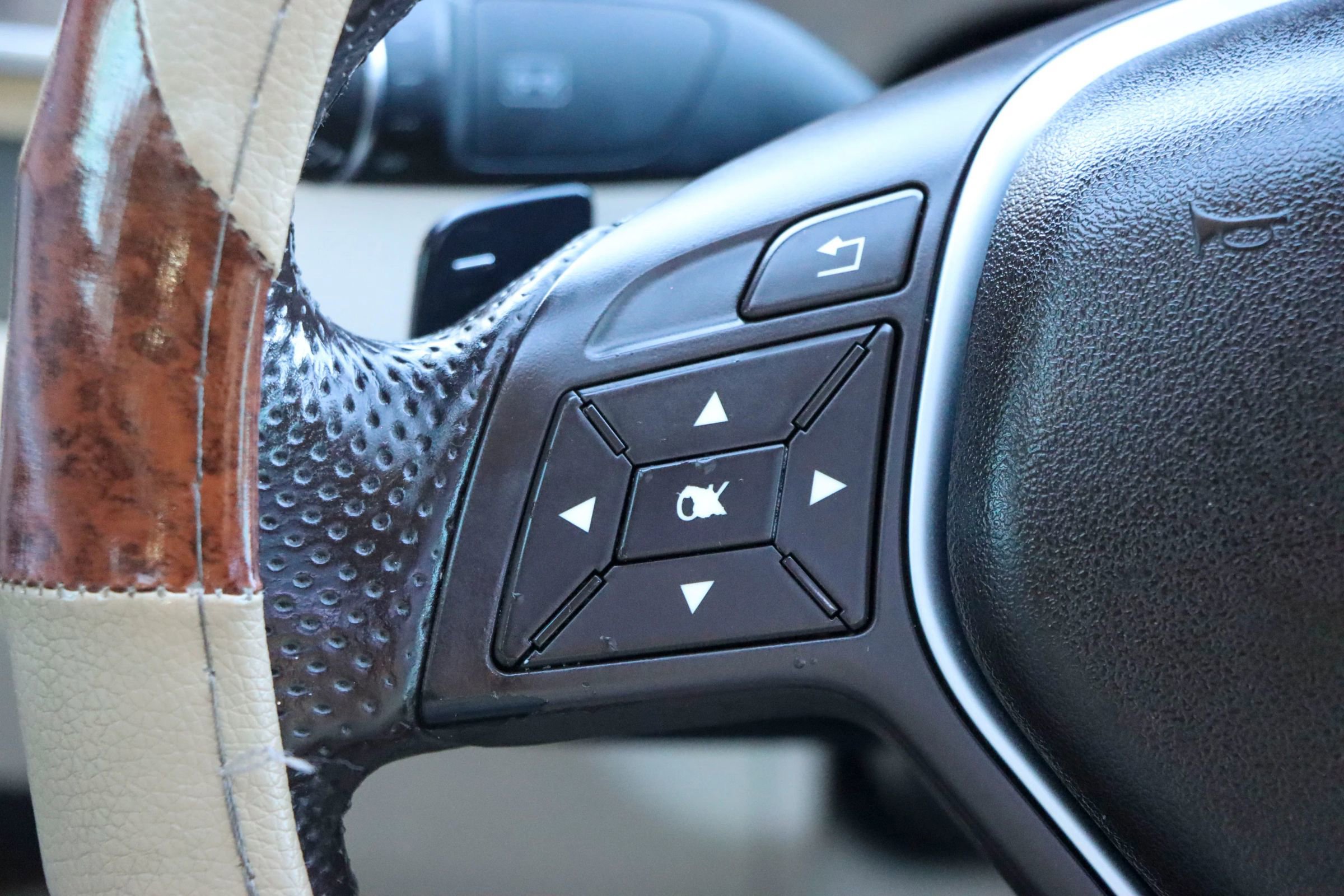 Used 2014 Mercedes-Benz E 350 Sedan image 28