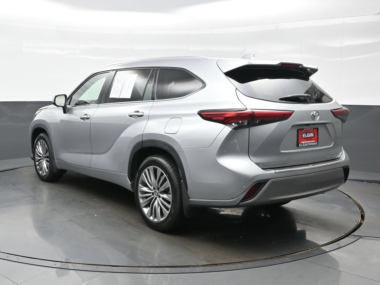 Used 2023 Toyota Highlander Platinum AWD/4WD image 4