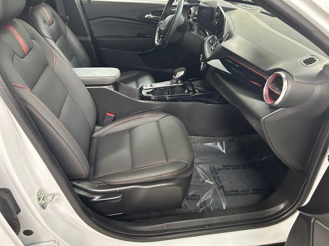 Used 2024 Chevrolet Trax RS w/ Sunroof Package FWD image 13