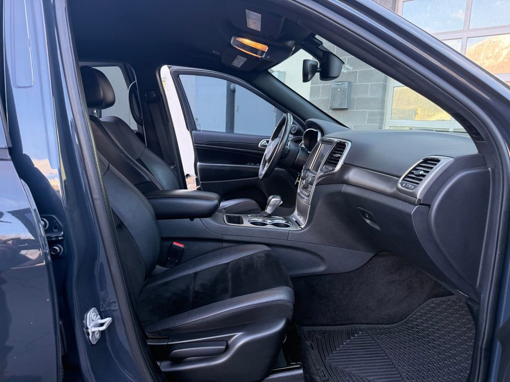 Used 2017 Jeep Grand Cherokee Altitude image 15