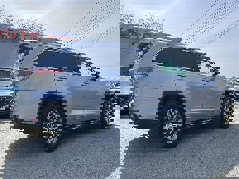 Used 2015 Toyota Highlander XLE image 4