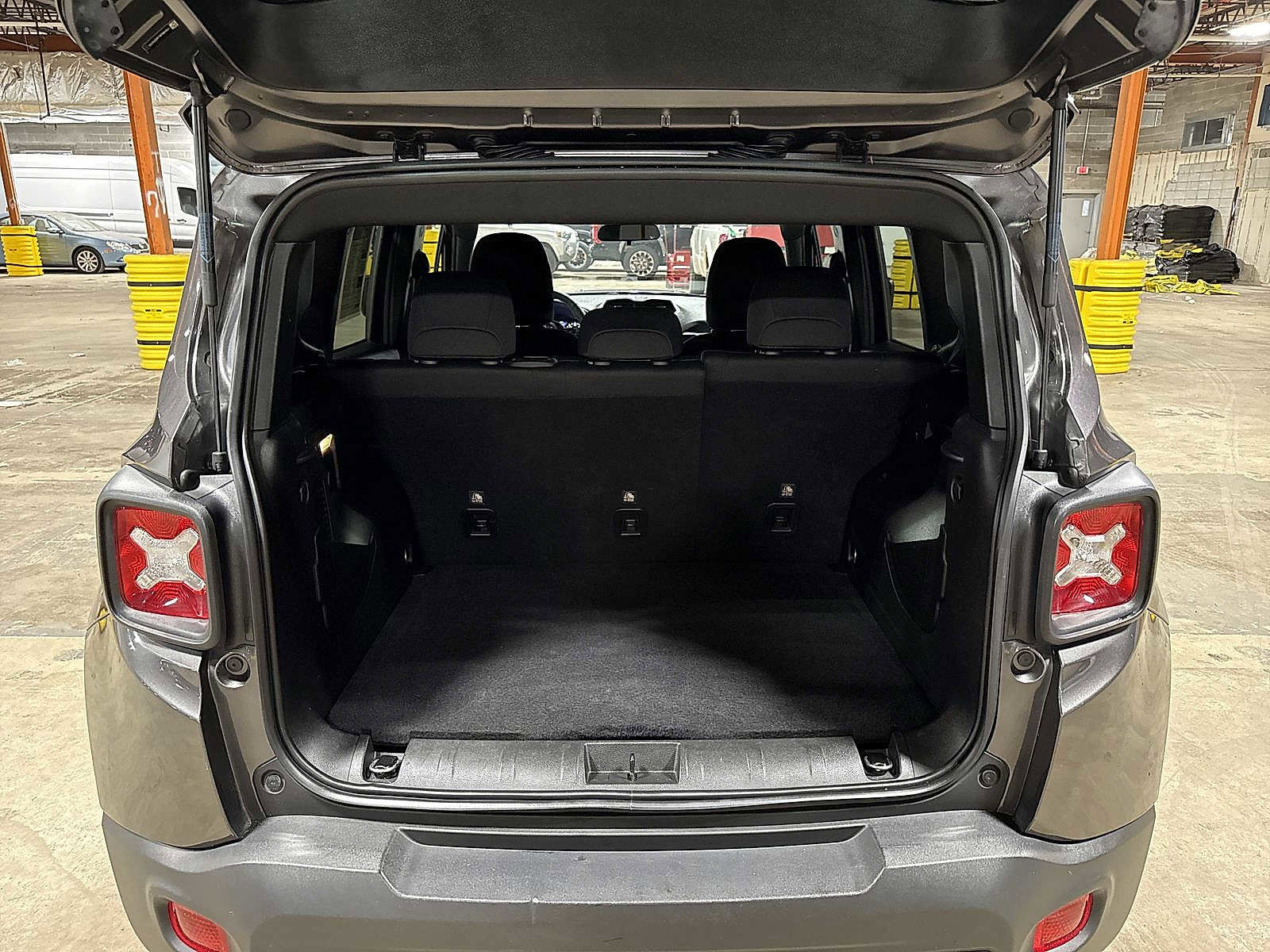 Used 2021 Jeep Renegade Latitude image 11