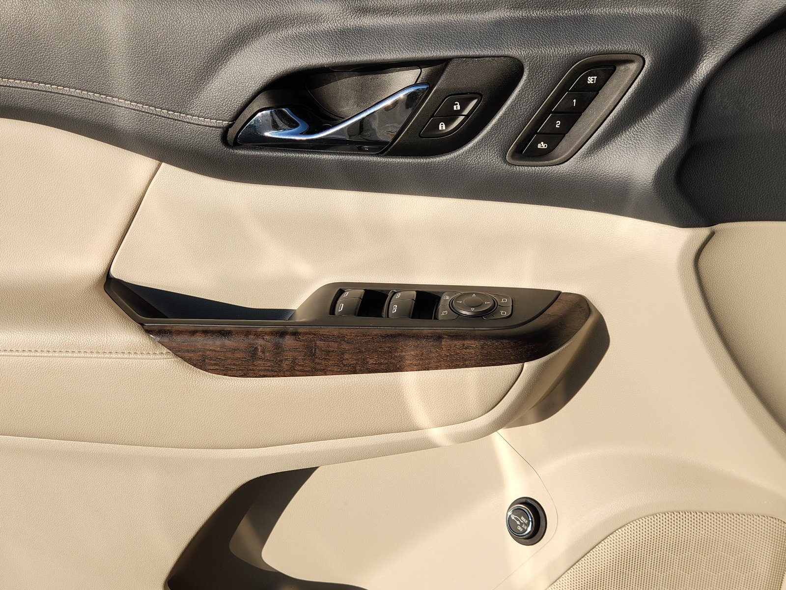 Used 2021 GMC Acadia Denali w/ Denali Technology Package FWD image 26