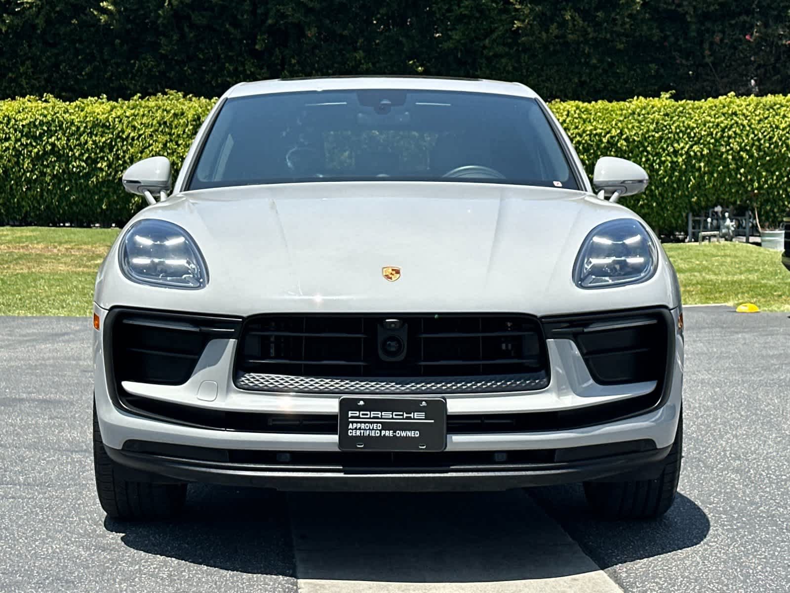 Certified 2025 Porsche Macan AWD/4WD image 11