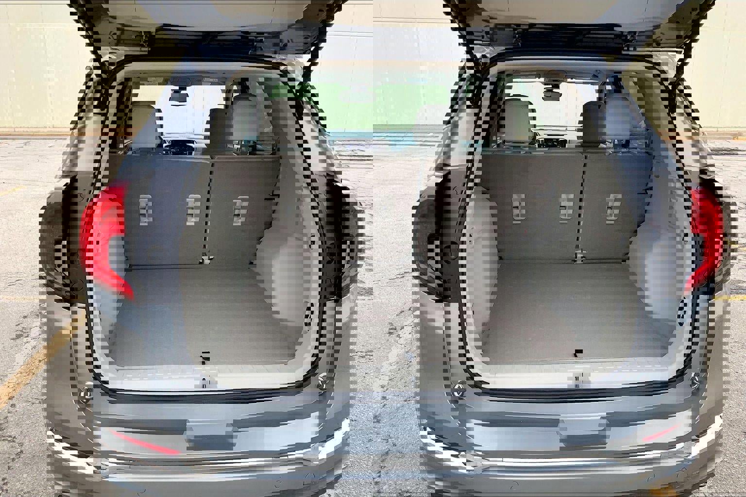 Used 2024 GMC Terrain Denali w/ Denali Premium Package AWD/4WD image 4