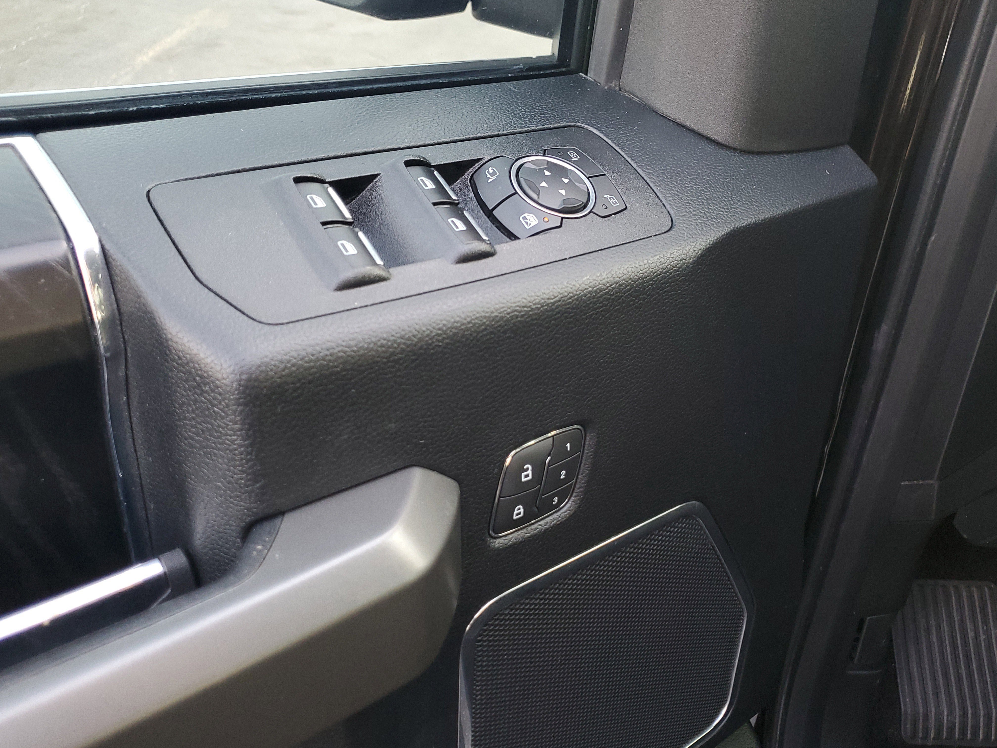 Used 2018 Ford F150 Platinum w/ Equipment Group 701A Luxury image 18