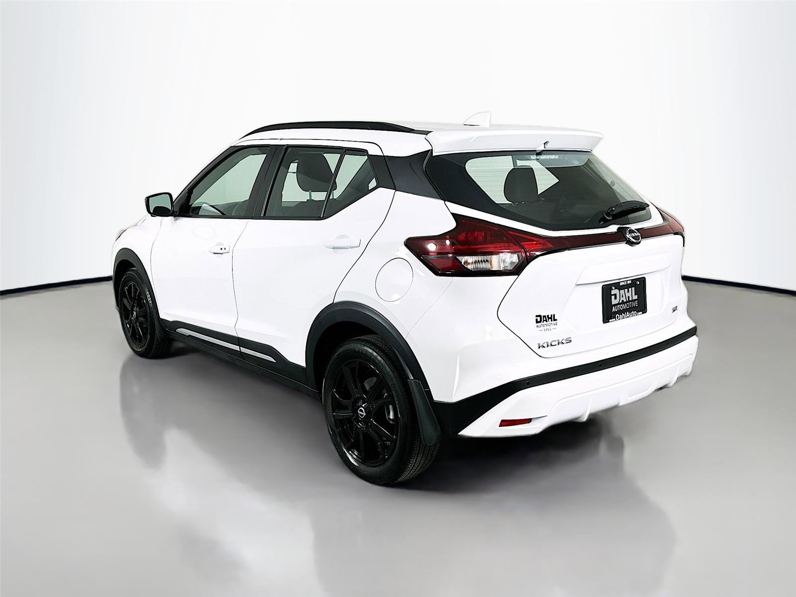 Used 2024 Nissan Kicks SR image 10