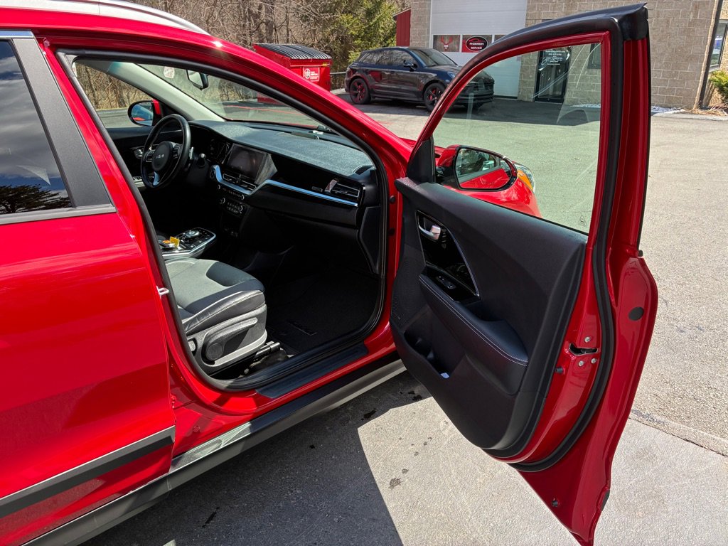 Used 2022 Kia Niro EX w/ Cold Weather Package image 11