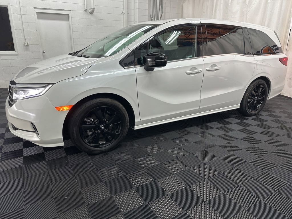 Used 2024 Honda Odyssey Sport image 2