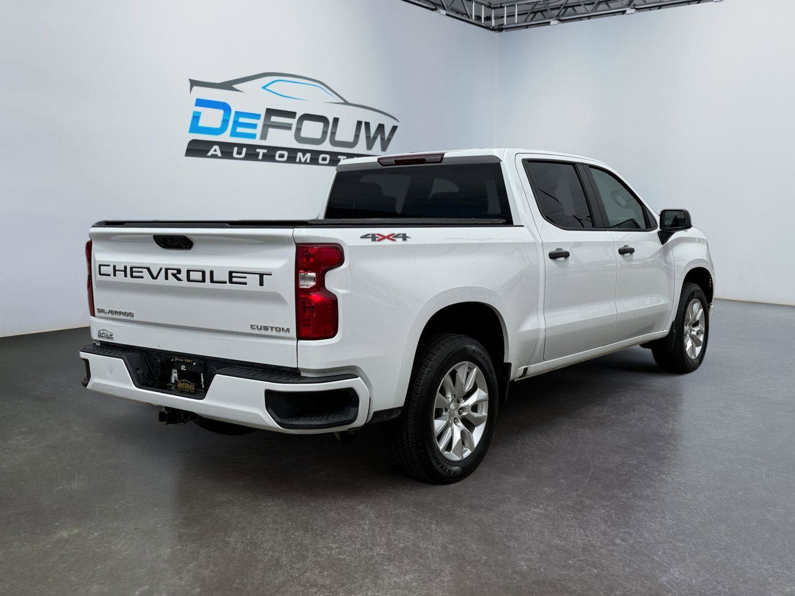 Used 2023 Chevrolet Silverado 1500 Custom AWD/4WD image 3