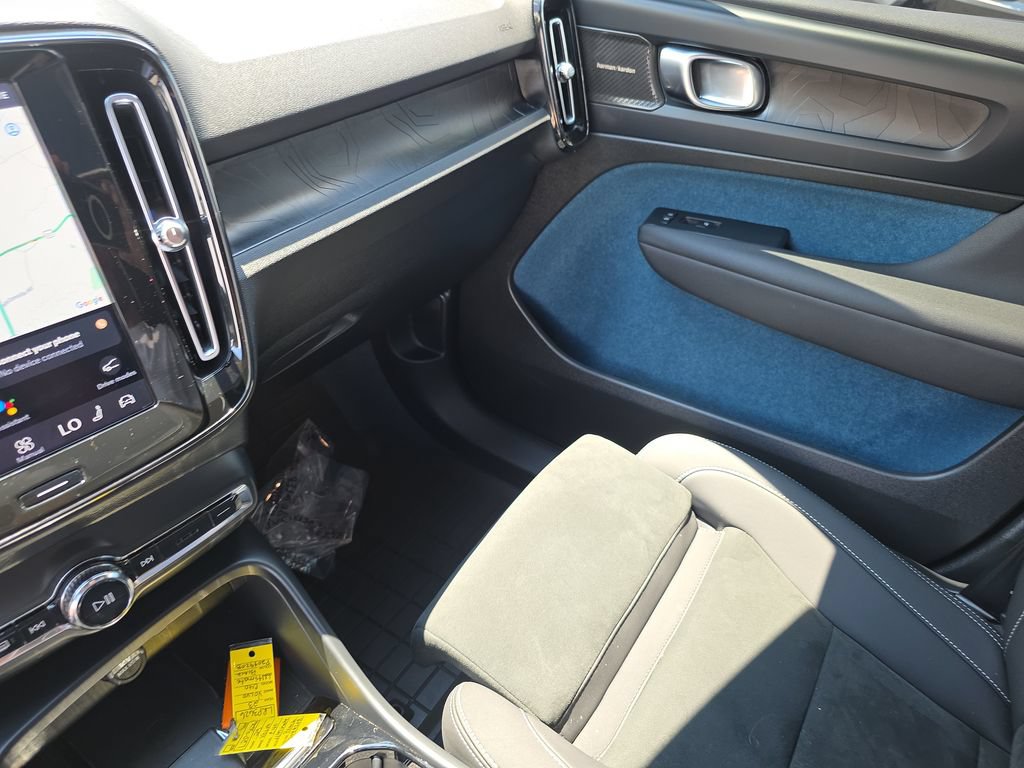Certified 2023 Volvo C40 P8 Recharge Ultimate AWD/4WD image 32