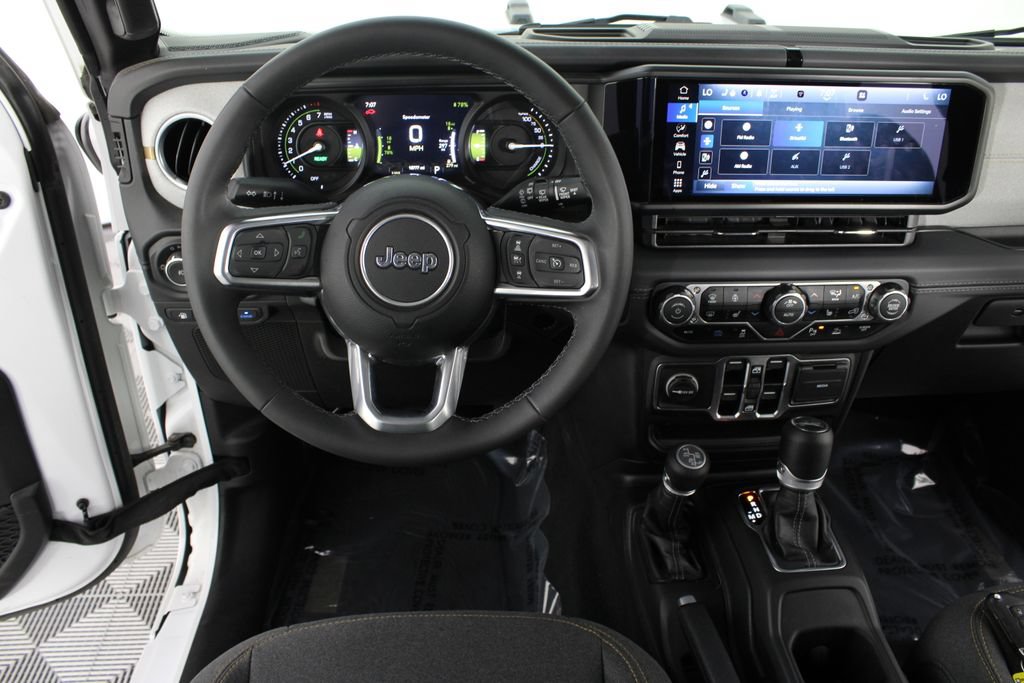 Used 2025 Jeep Wrangler Unlimited Sahara w/ Safety Group AWD/4WD image 10