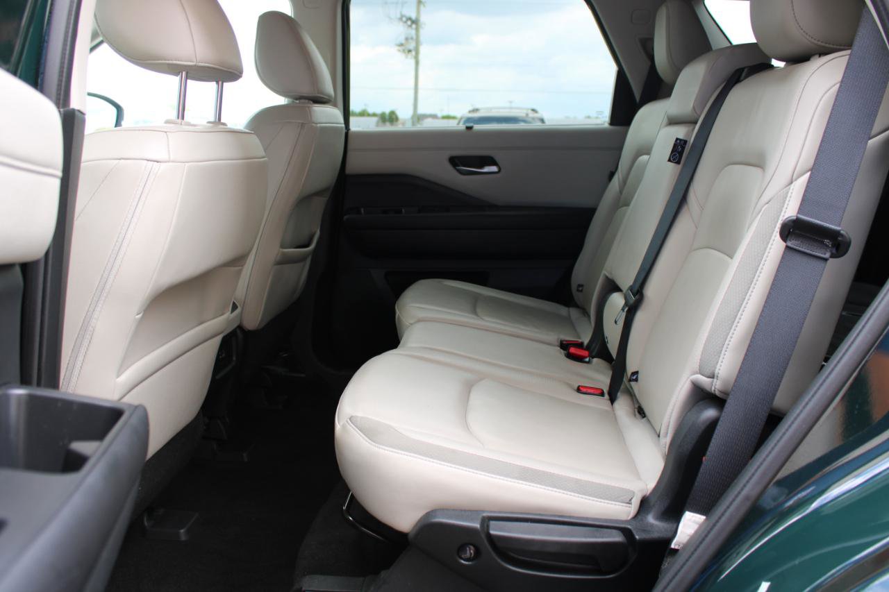 Used 2025 Nissan Pathfinder SL AWD/4WD image 40