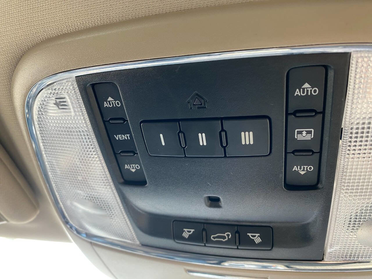 Used 2017 Jeep Grand Cherokee Overland image 45