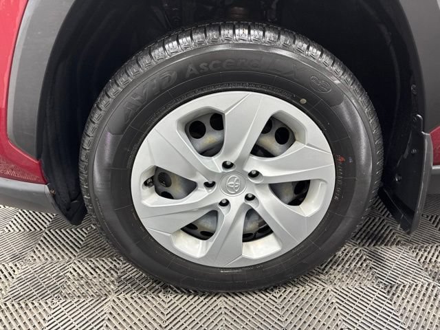 Used 2019 Toyota RAV4 LE w/ All Weather Liner Package AWD/4WD image 10