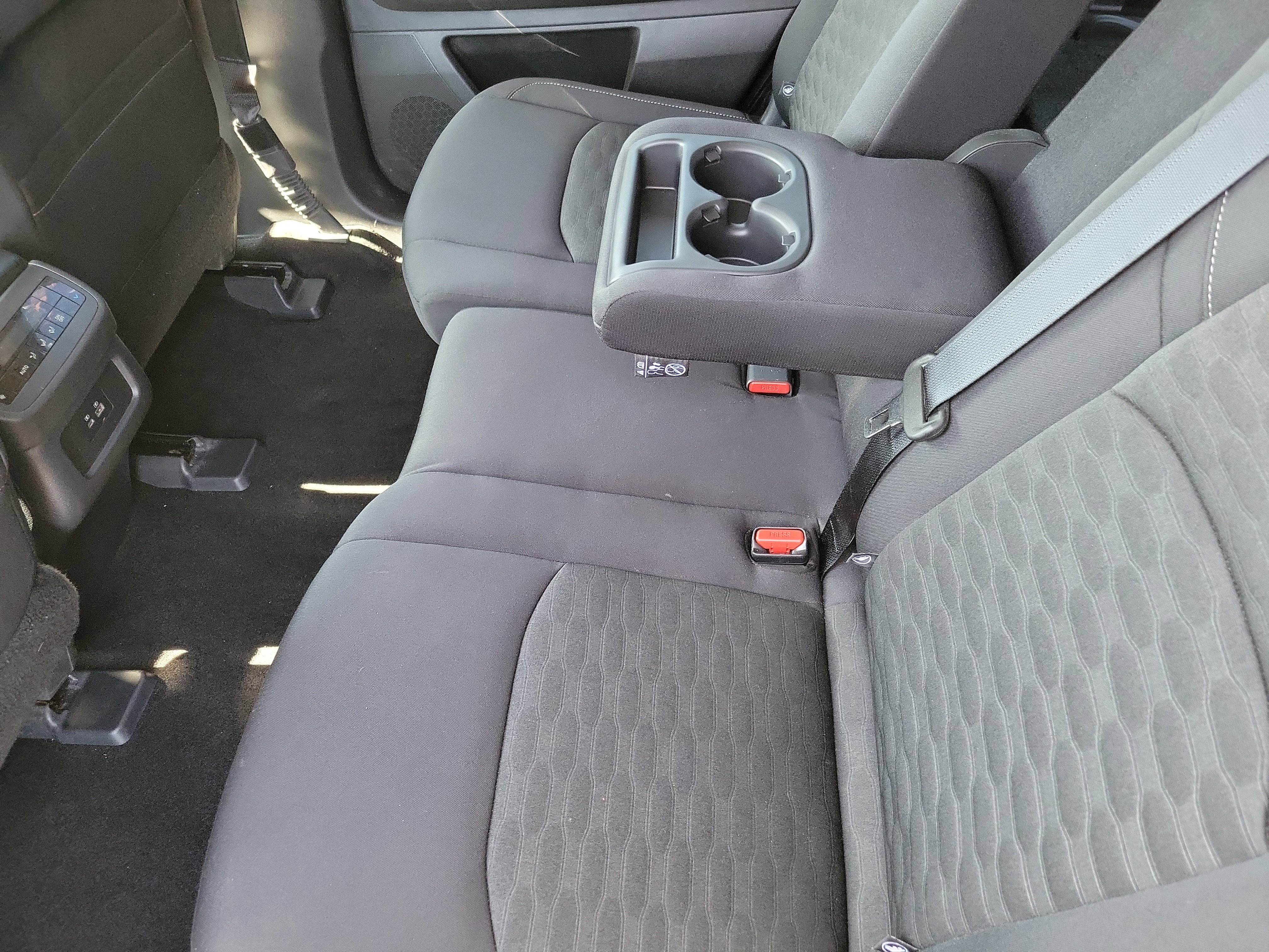 Used 2024 Nissan Pathfinder SV image 14