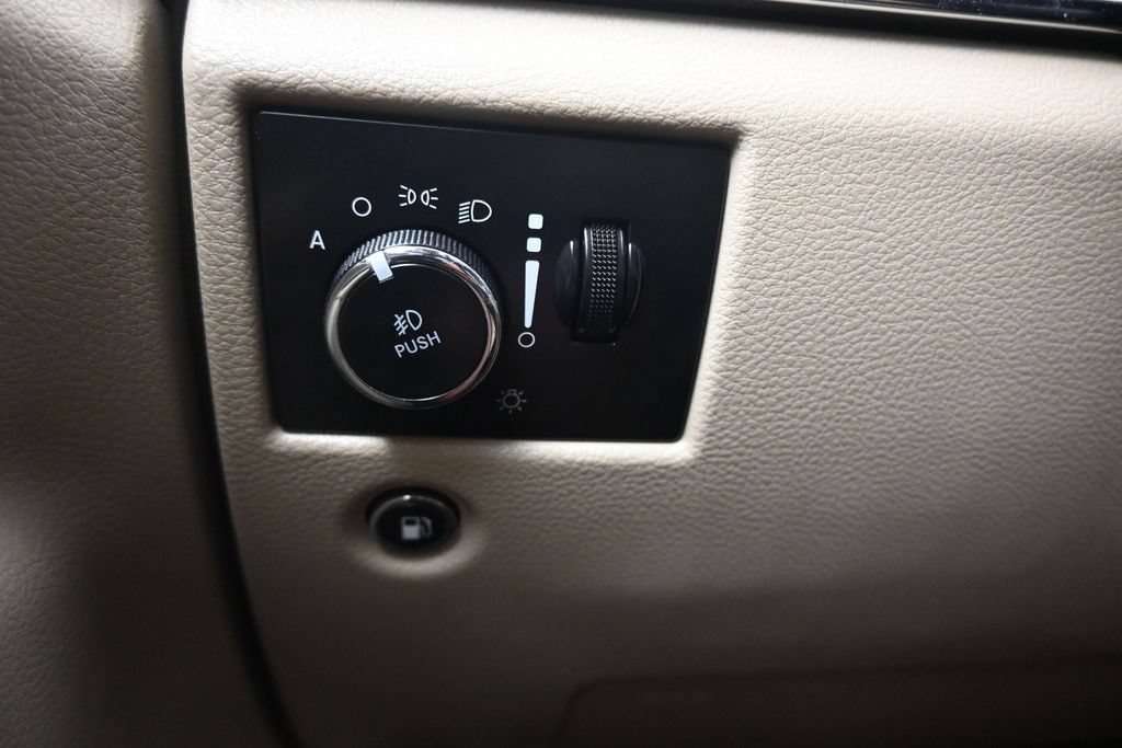 Used 2019 Jeep Grand Cherokee Limited AWD/4WD image 27