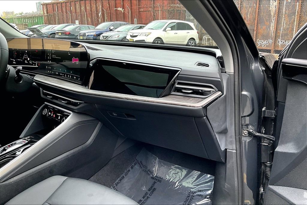 Used 2025 Audi Q5 Premium w/ Convenience Package AWD/4WD image 26