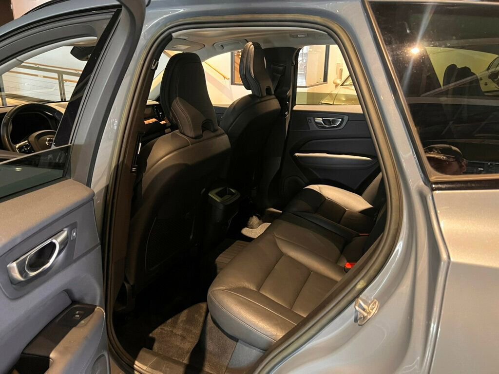 Used 2023 Volvo XC60 B5 Plus image 22