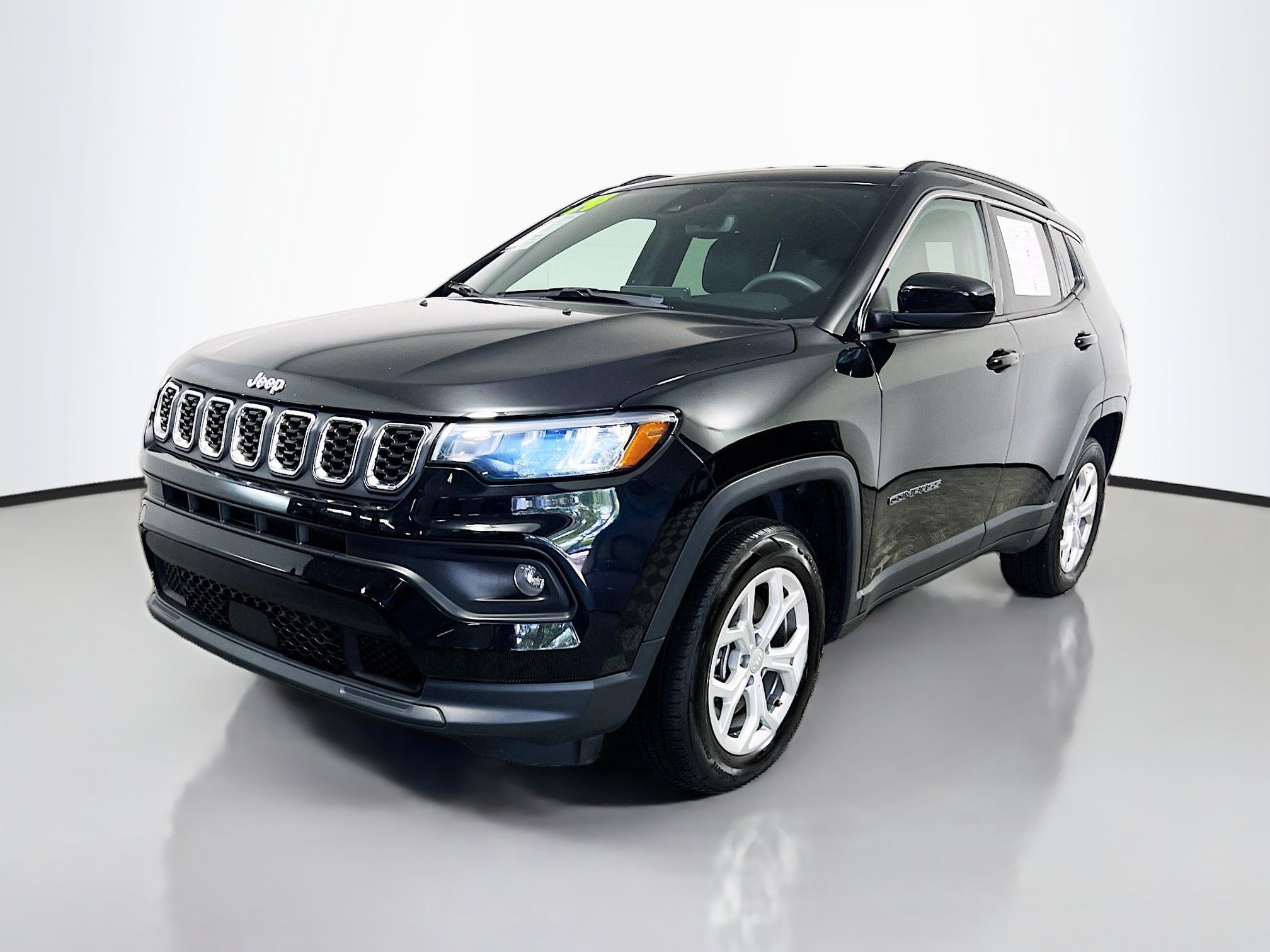 Used 2024 Jeep Compass Latitude AWD/4WD image 10