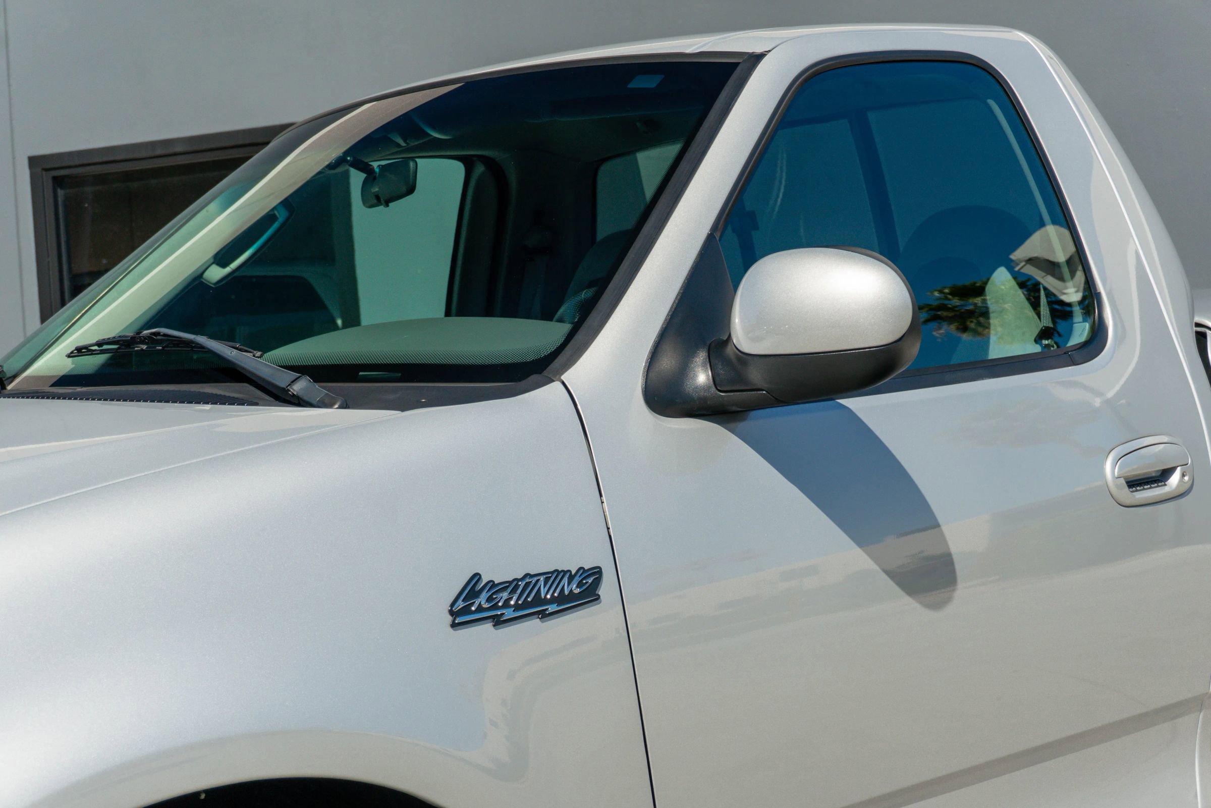 Used 2004 Ford F150 Lightning RWD image 24