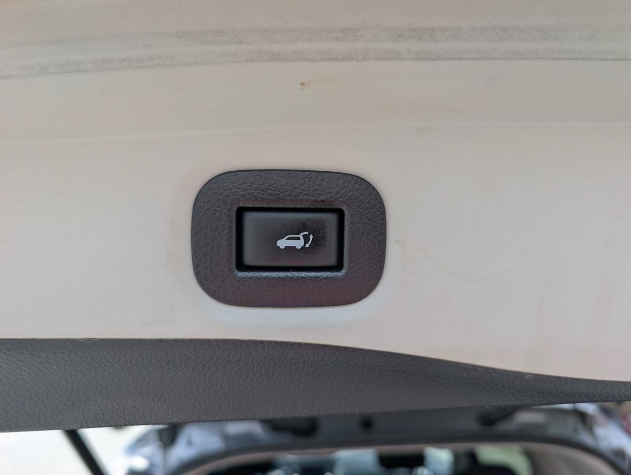 Used 2018 Nissan Rogue SV FWD image 8