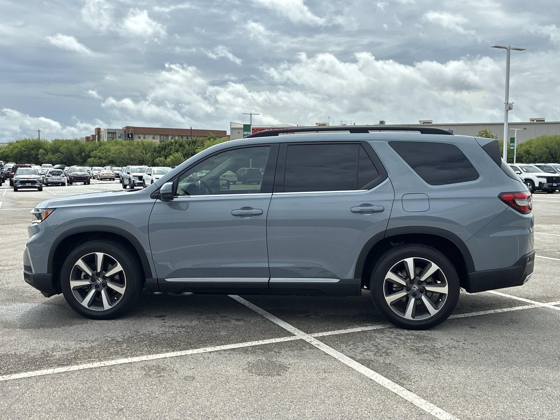 Certified 2025 Honda Pilot Elite image 3