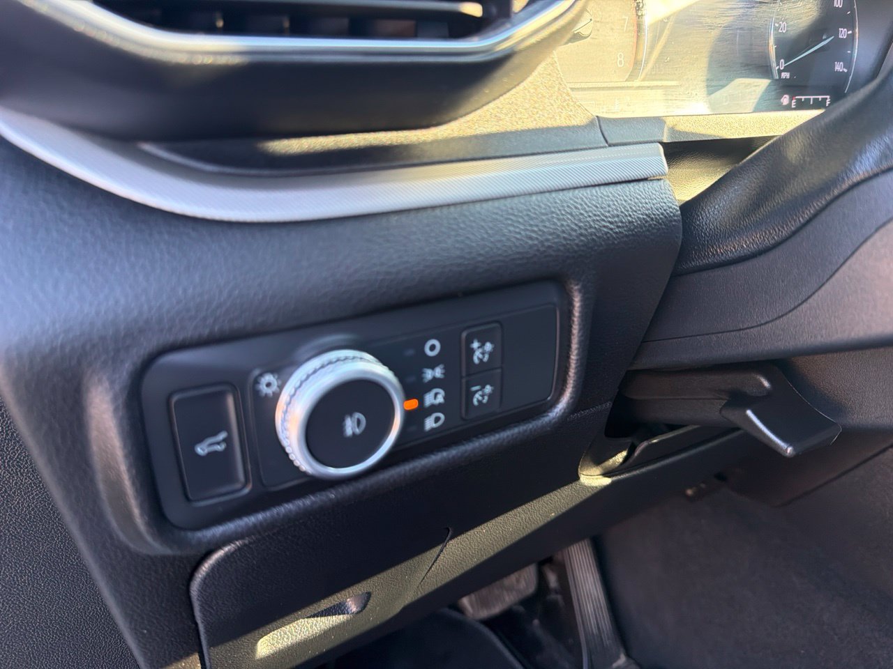 Used 2021 Ford Explorer XLT w/ Equipment Group 202A AWD/4WD image 21
