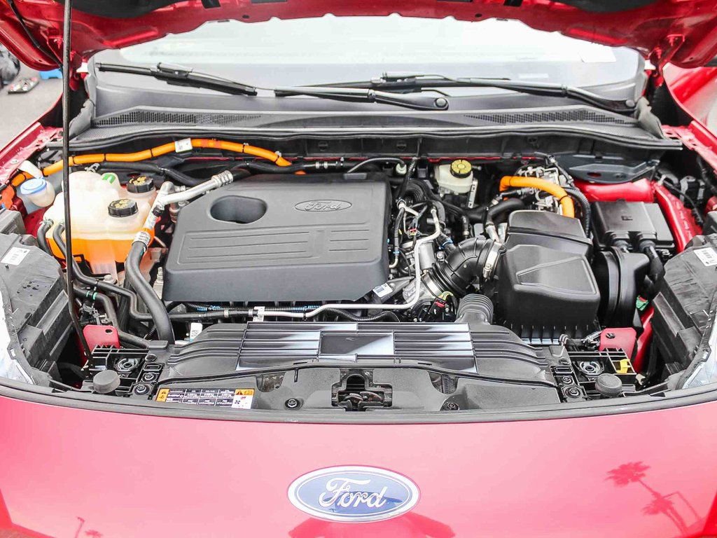 Used 2020 Ford Escape Titanium image 23