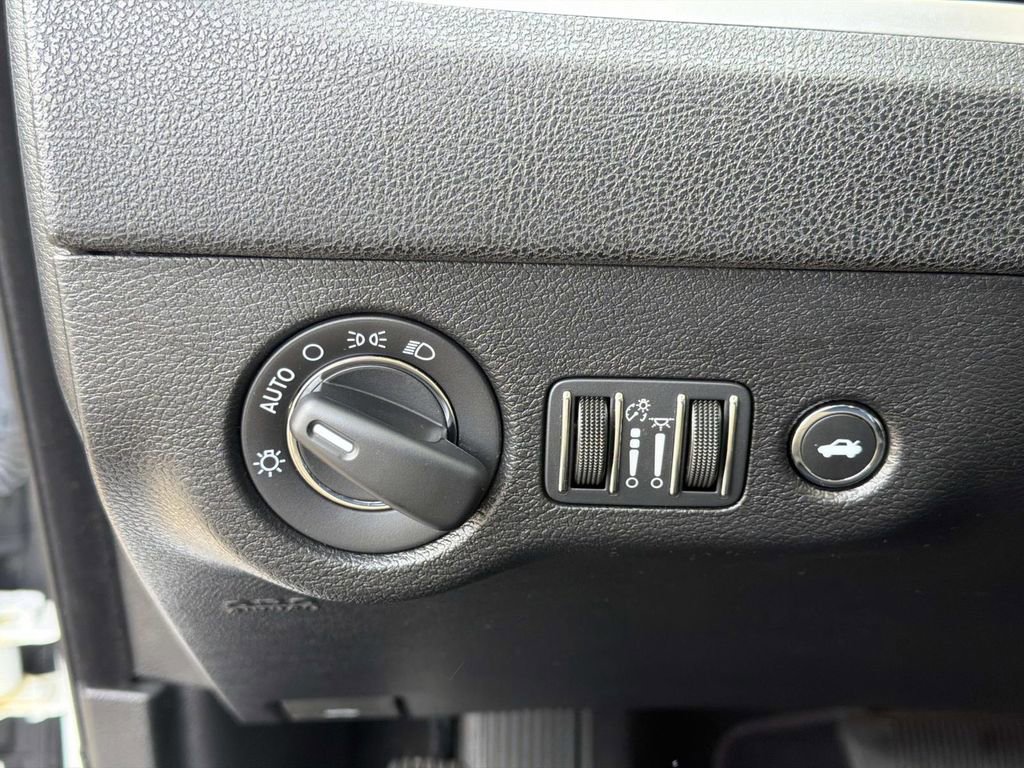 Used 2023 Chrysler 300 Touring w/ Sport Appearance Package image 24