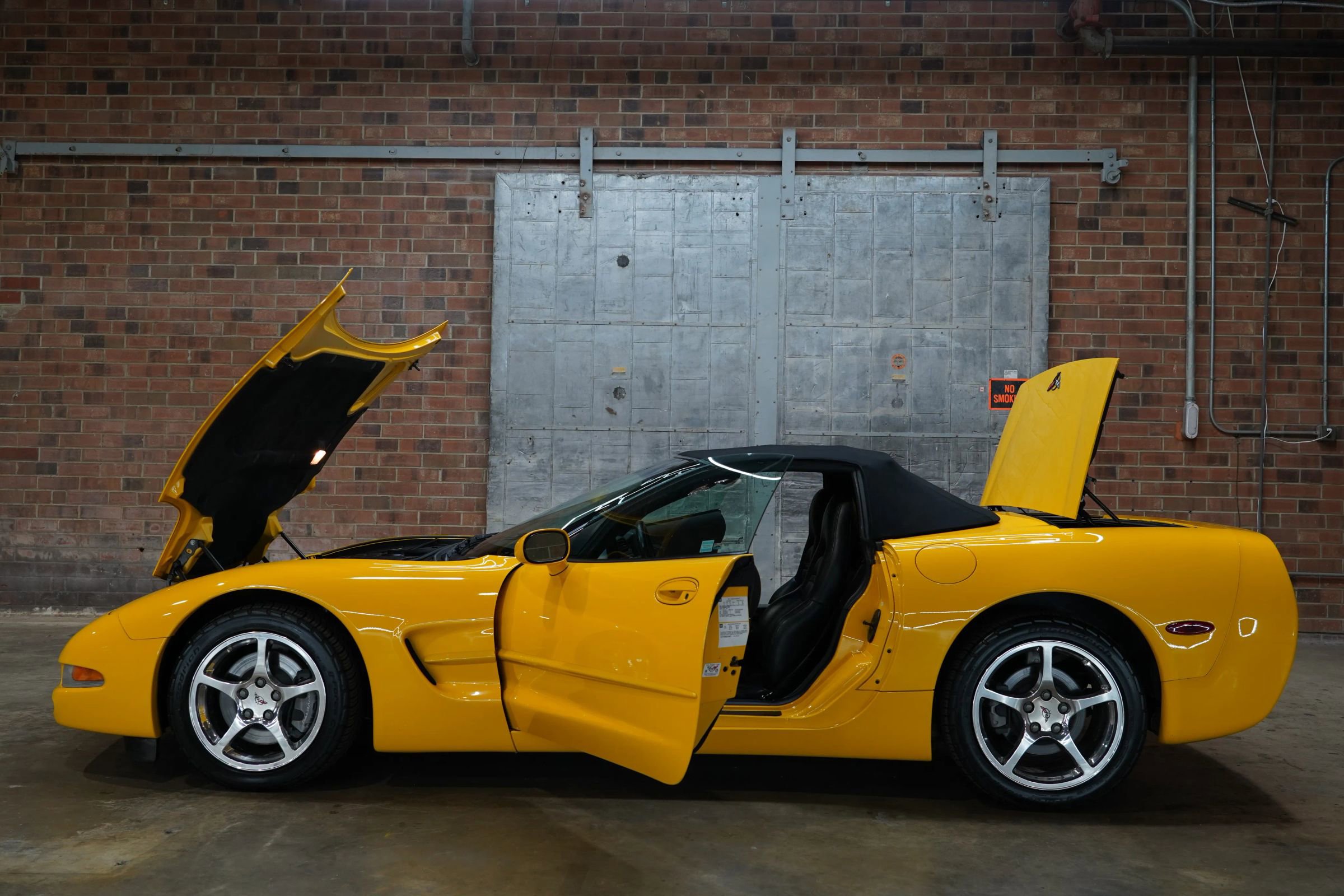 Used 2002 Chevrolet Corvette Coupe w/ Preferred Equipment Group2 RWD image 26