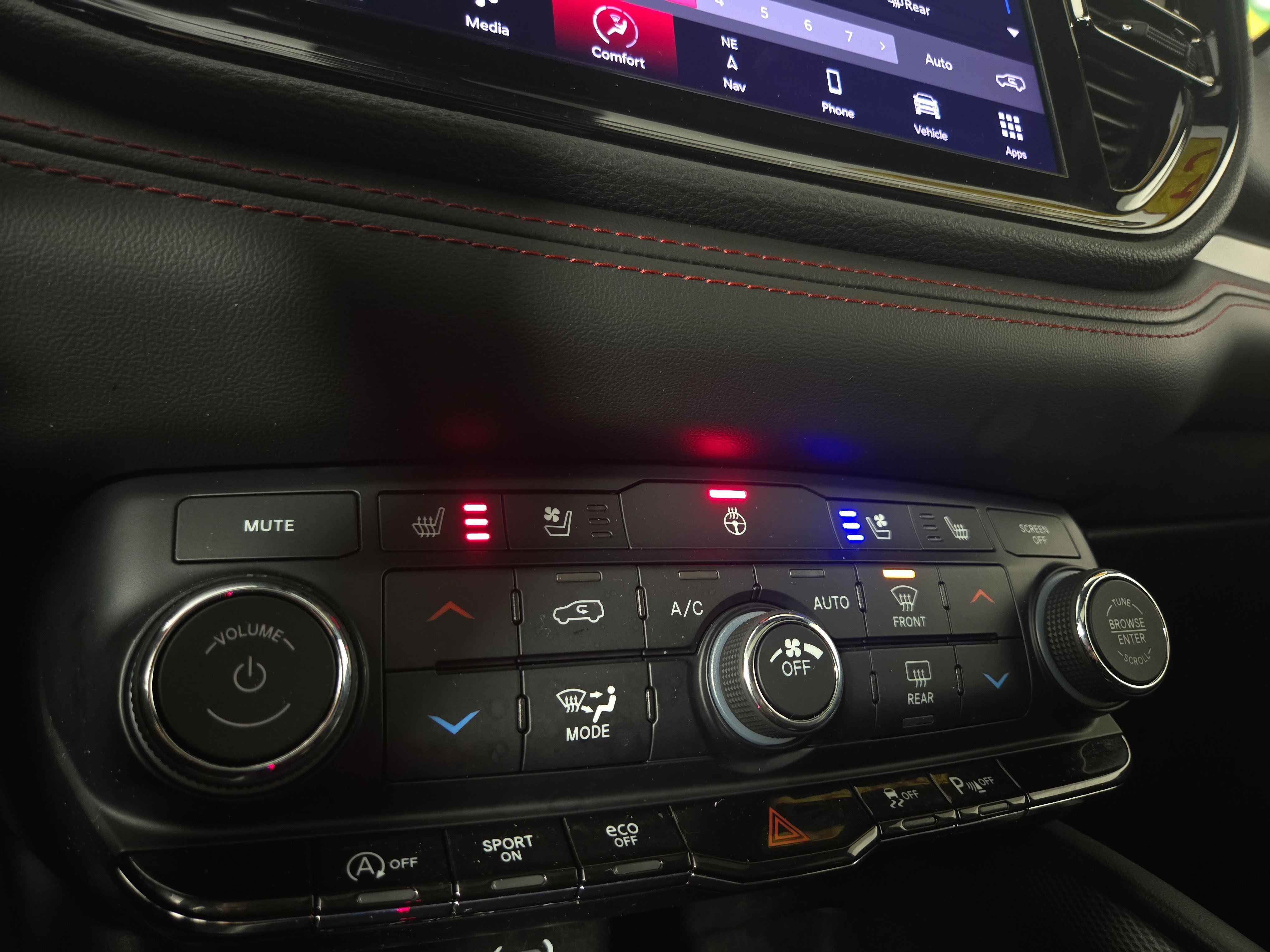 Used 2024 Dodge Durango GT image 29