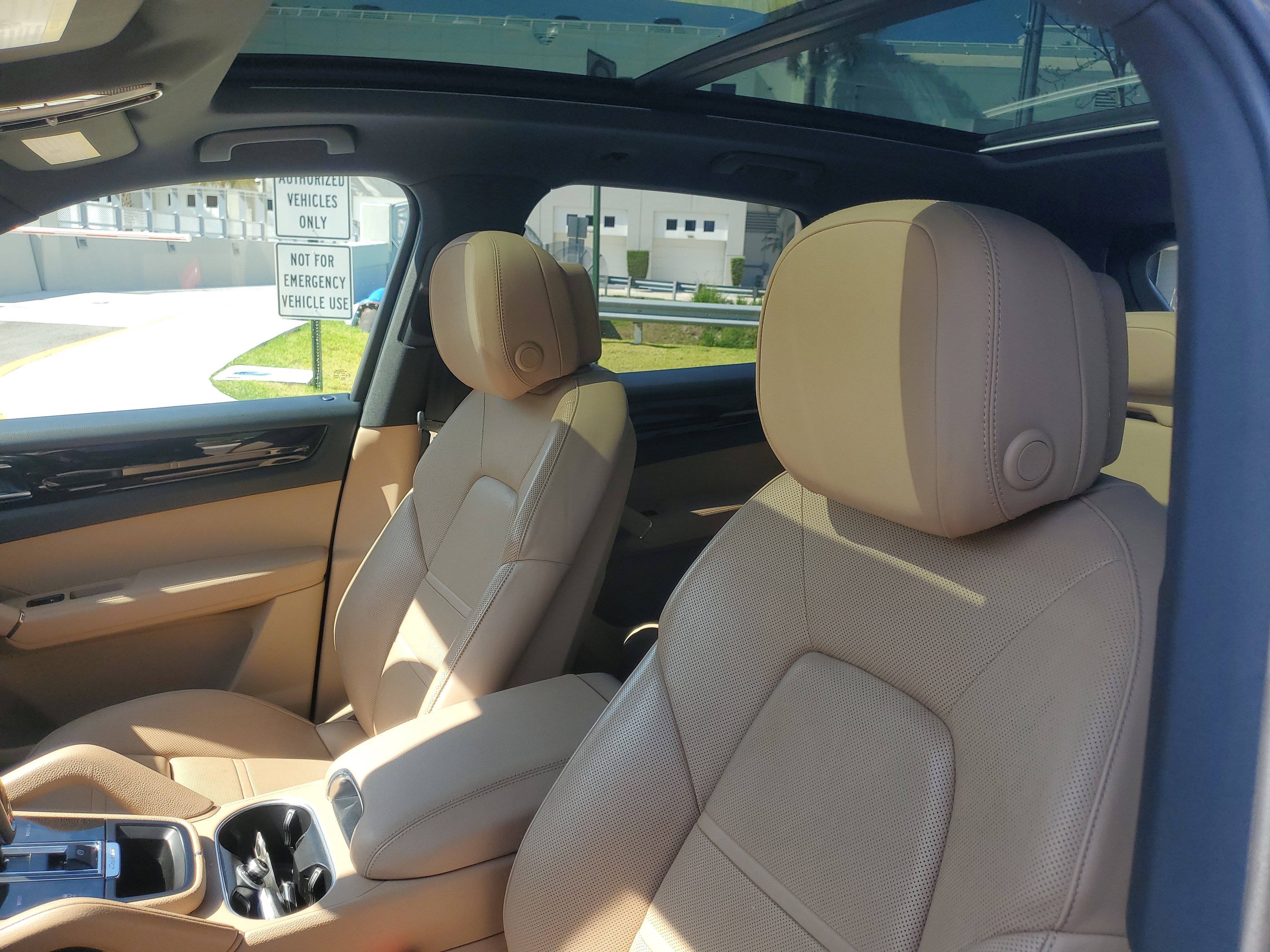 Used 2023 Porsche Cayenne AWD/4WD image 17