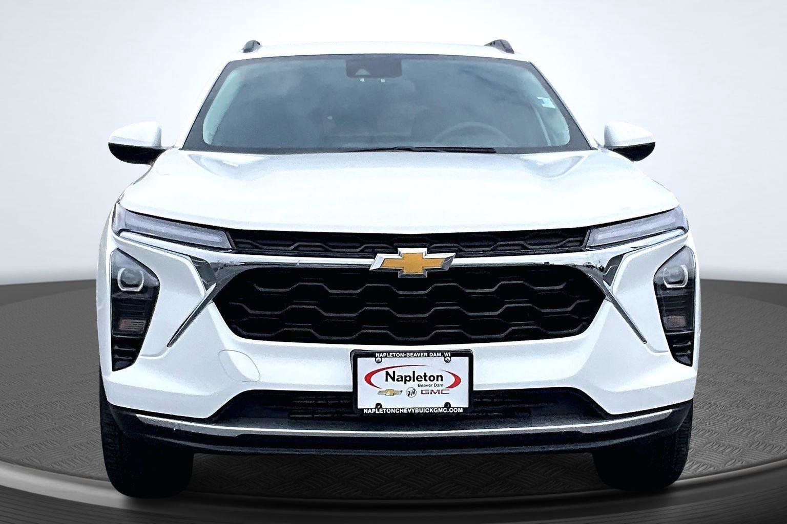 Used 2025 Chevrolet Trax LT FWD image 3