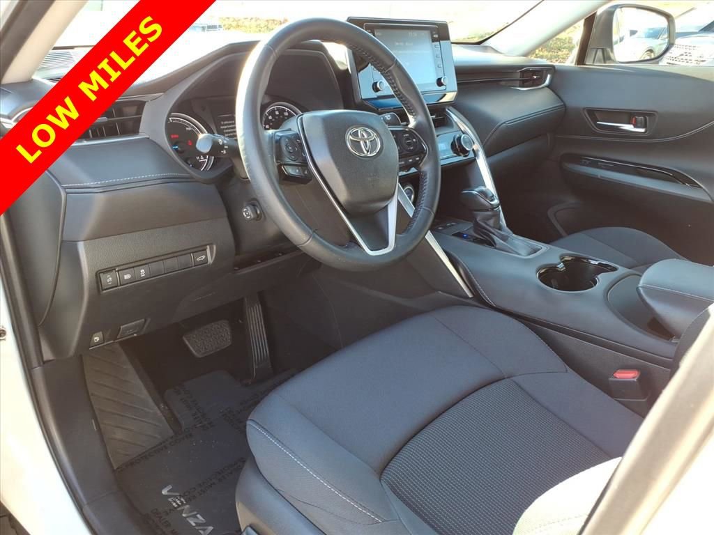 Used 2021 Toyota Venza LE w/ Carpet Mat Package (TMS) image 13