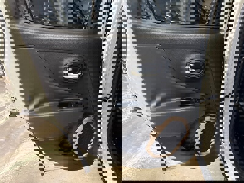 Used 2016 Jeep Renegade Limited image 21