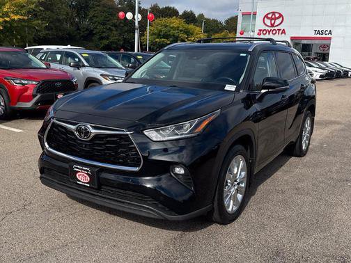 Used 2024 Toyota Highlander Limited AWD/4WD image 3
