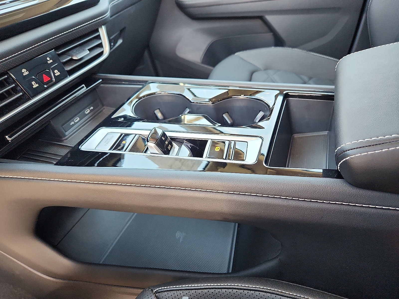 Used 2025 Volkswagen Atlas SE image 20