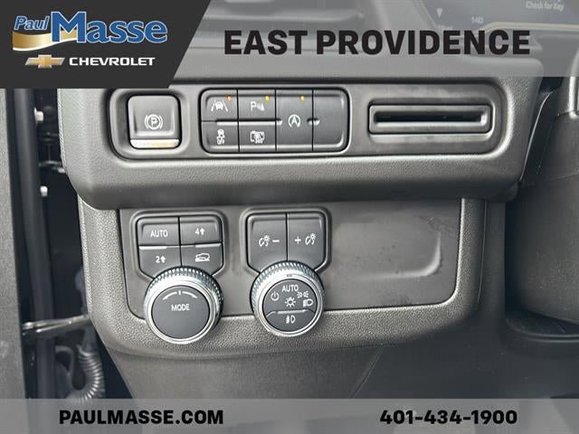 Used 2023 GMC Yukon XL SLT w/ SLT Luxury Package AWD/4WD image 12