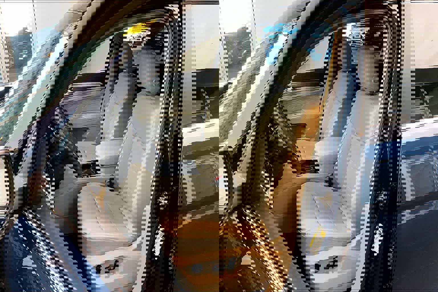 Used 2023 Volkswagen Atlas SE w/ Panoramic Sunroof Package image 7