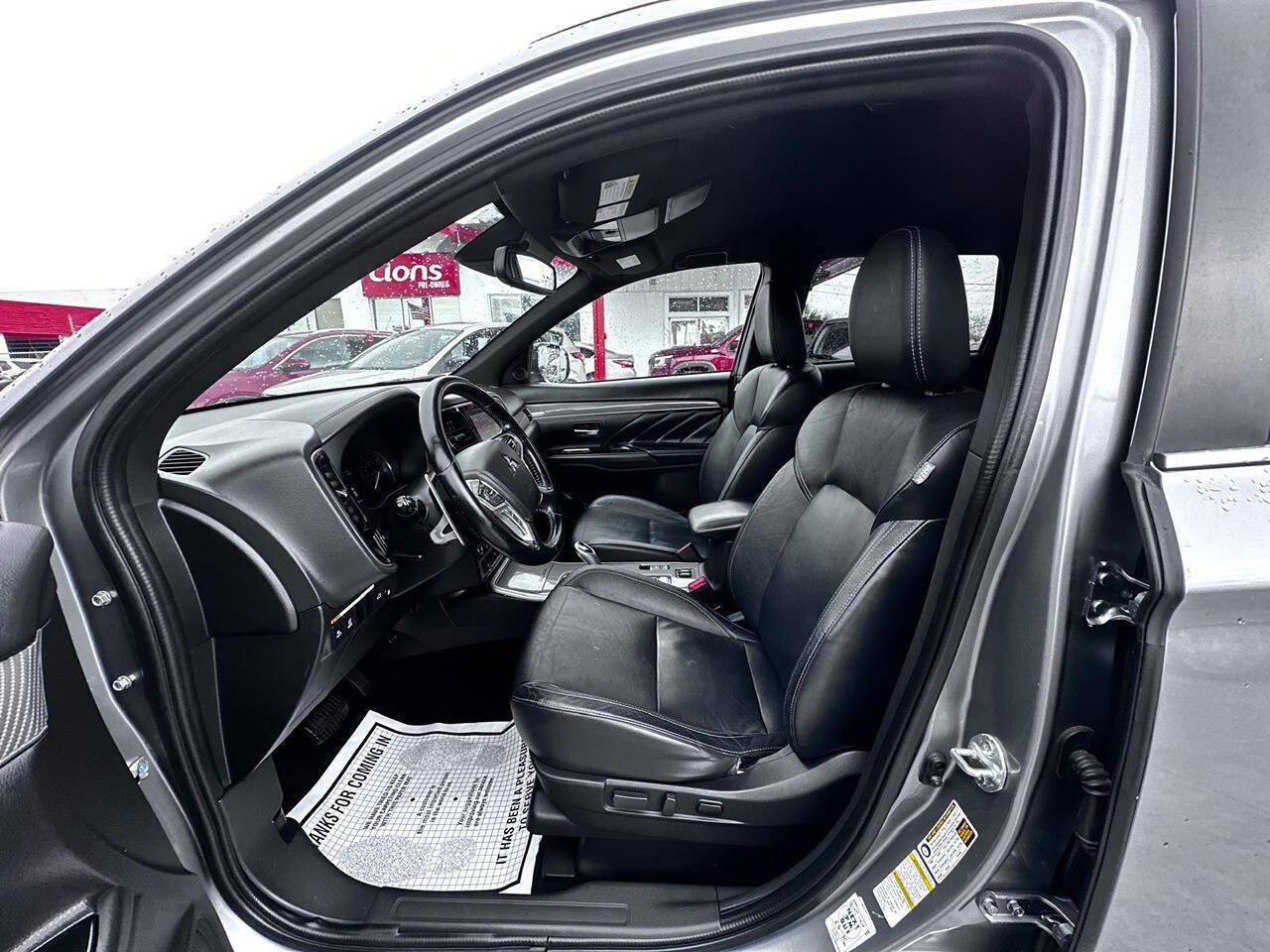 Used 2022 Mitsubishi Outlander LE AWD/4WD image 3