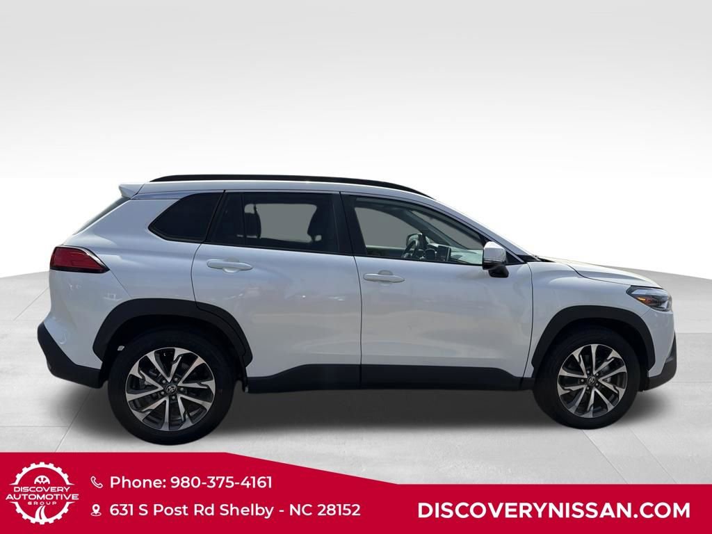 Used 2023 Toyota Corolla Cross XLE w/ Convenience Package image 5