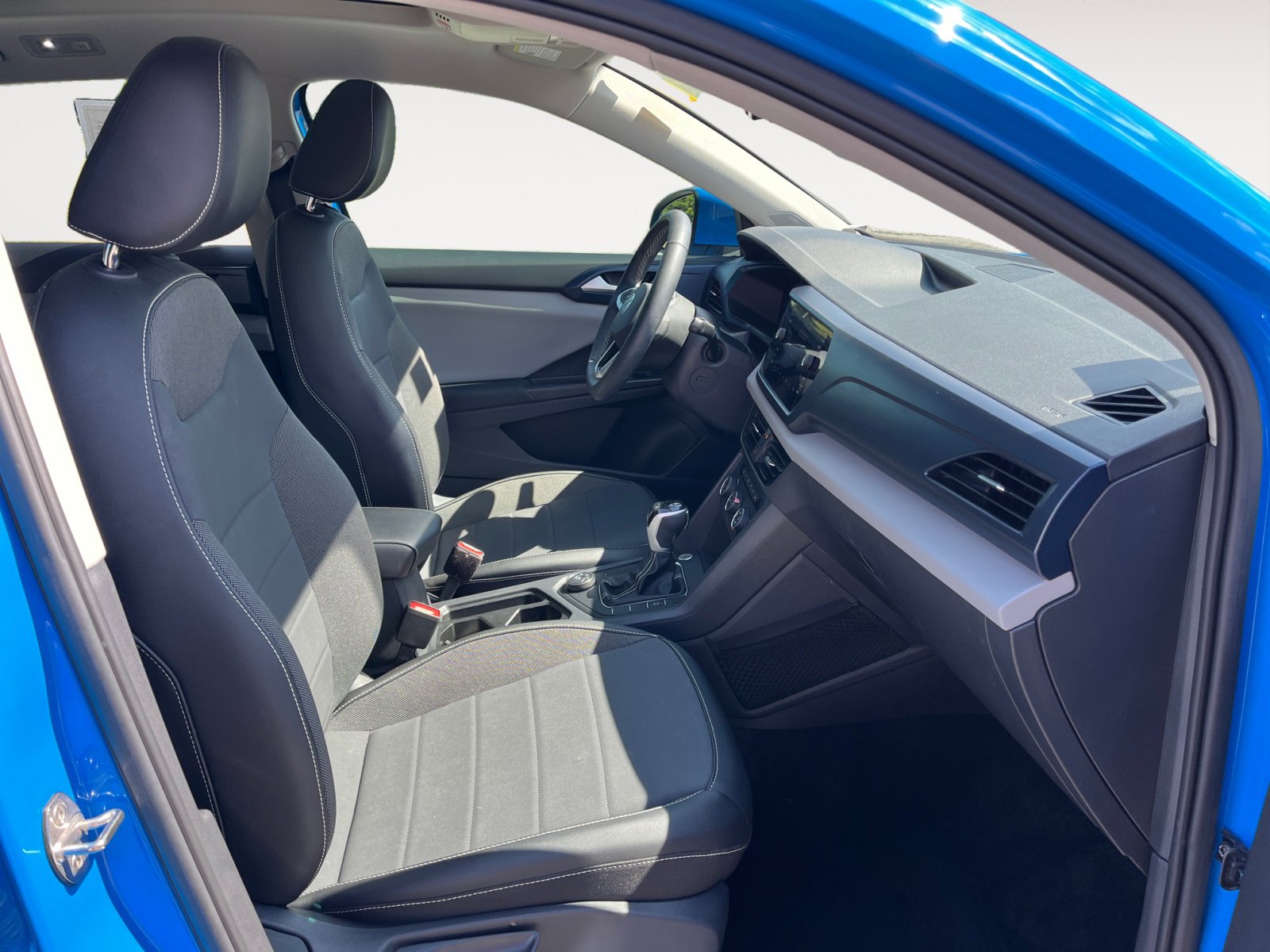 Used 2022 Volkswagen Taos SE w/ Panoramic Sunroof Package image 18